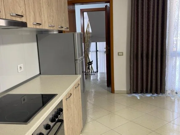Tirane, jepet me qera apartament 2+1+Ballkon Kati 2, 100 m² 400 € (SELITE)