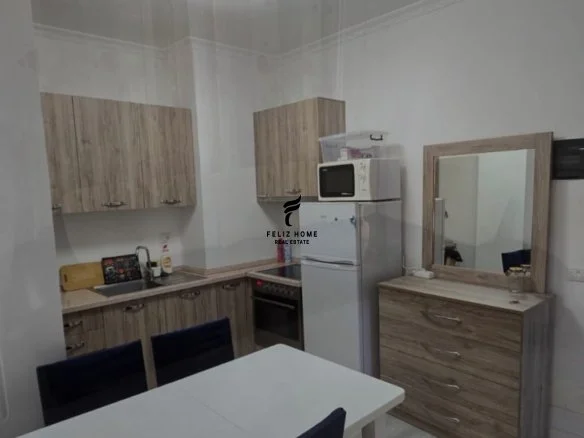 Tirane, jepet me qera apartament 1+1+Ballkon Kati 2, 70 m² 550 € (SELVIA)