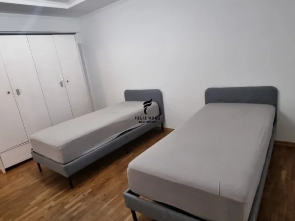 Tirane, jepet me qera apartament 3+1 Kati 3, 90 m² 900 € (SHESHI WILLSON)