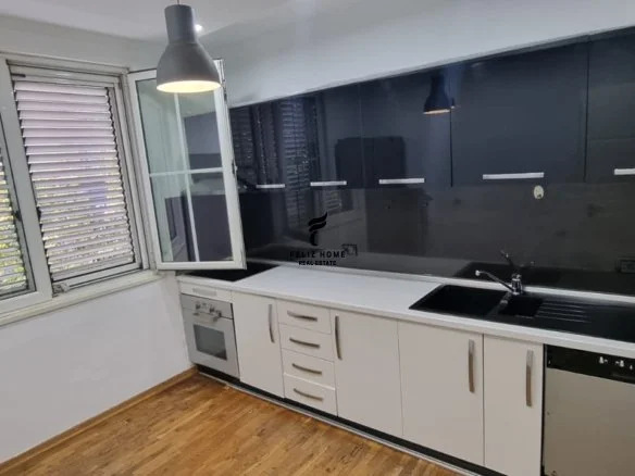 Tirane, jepet me qera apartament 3+1 Kati 3, 90 m² 900 € (SHESHI WILLSON)