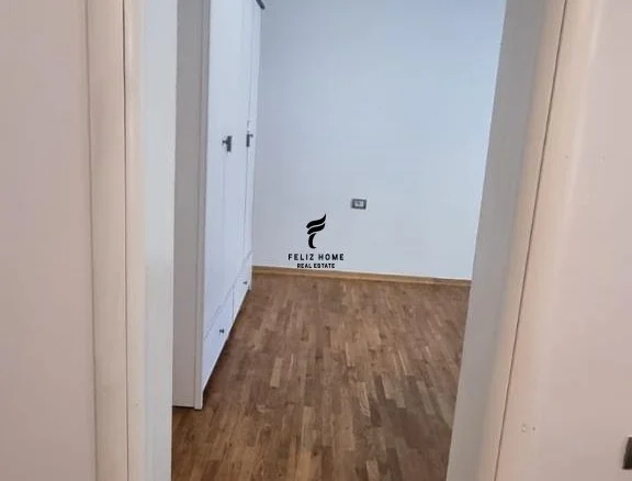Tirane, jepet me qera zyre Kati 3, 90 m² 900 € (SHESHI WILLSON)