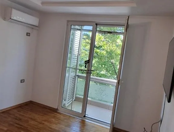 Tirane, jepet me qera zyre Kati 3, 90 m² 900 € (SHESHI WILLSON)