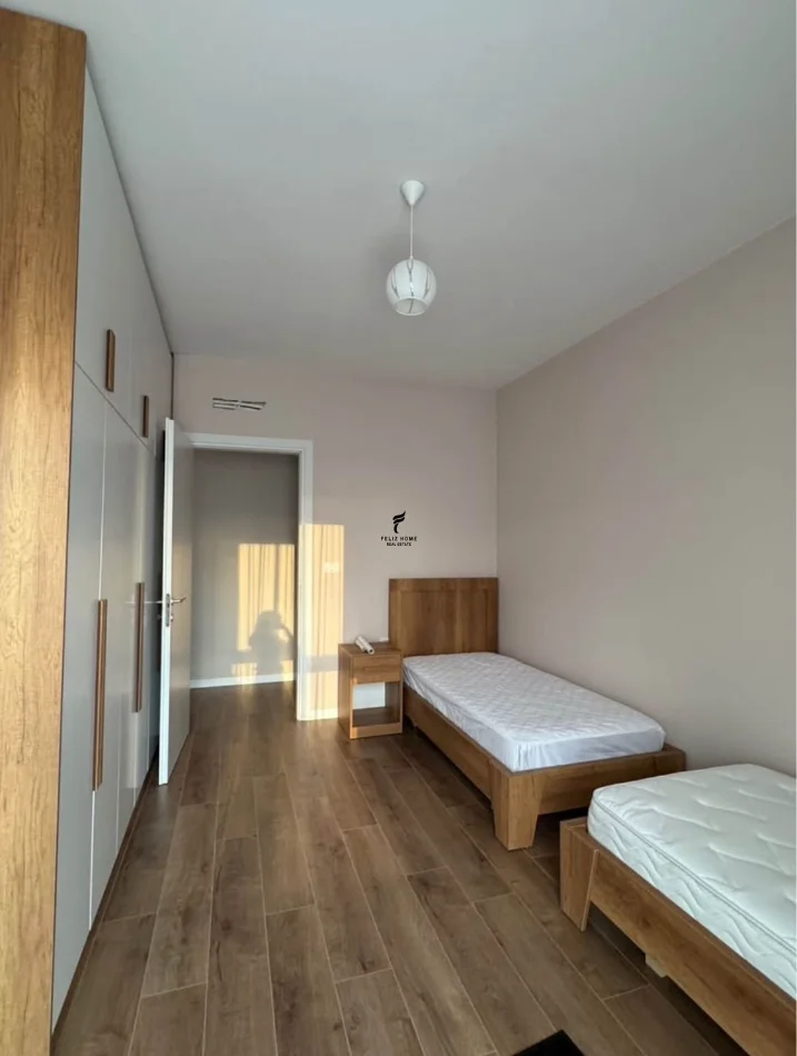 Tirane, jepet me qera apartament 2+1 Kati 4, 85 m² 550 € (UNIVERS CITY)