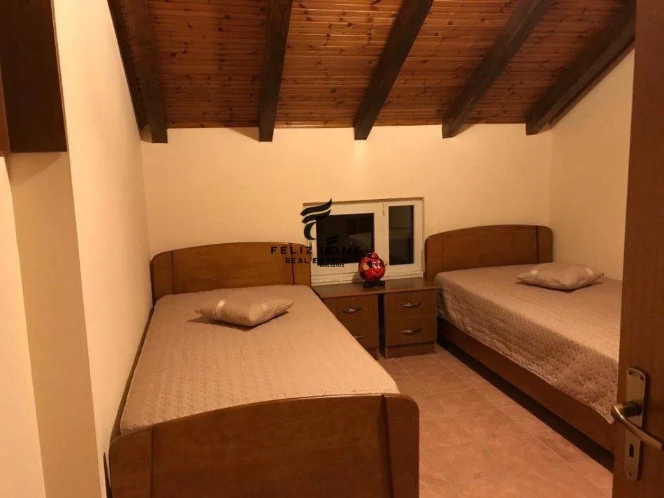 Tirane, jepet me qera apartament 3+1 Kati 3, 120 m² 600 € (XHAMLLIKU)