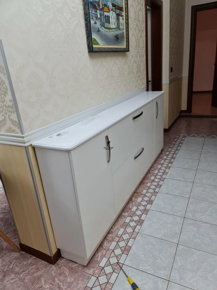 Tirane, jepet me qera apartament 3+1 Kati 4, 125 m² 750 € (LIQENI ARTIFICIAL)