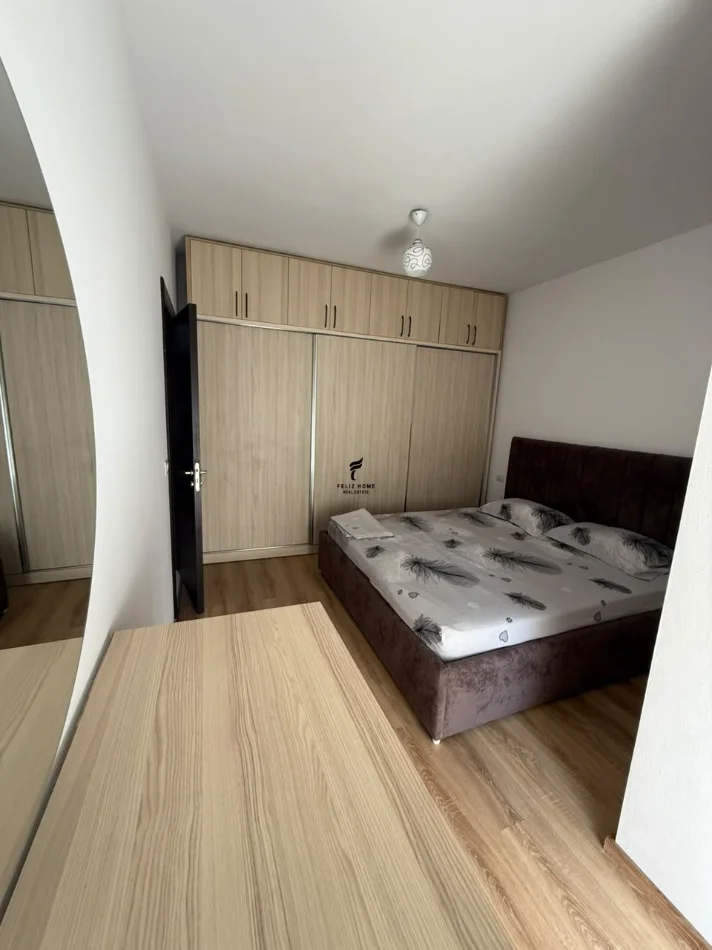 Tirane, jepet me qera apartament 2+1 Kati 2, 92 m² 750 € (TREG)