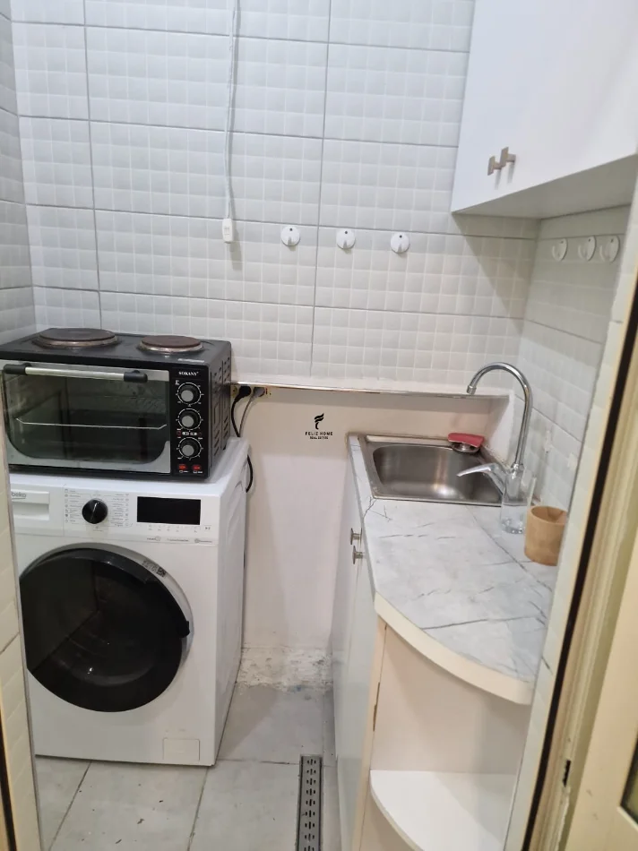 Tirane, jepet me qera garsonier Kati 1, 30 m² 300 € (KOMUNA E PARISIT)