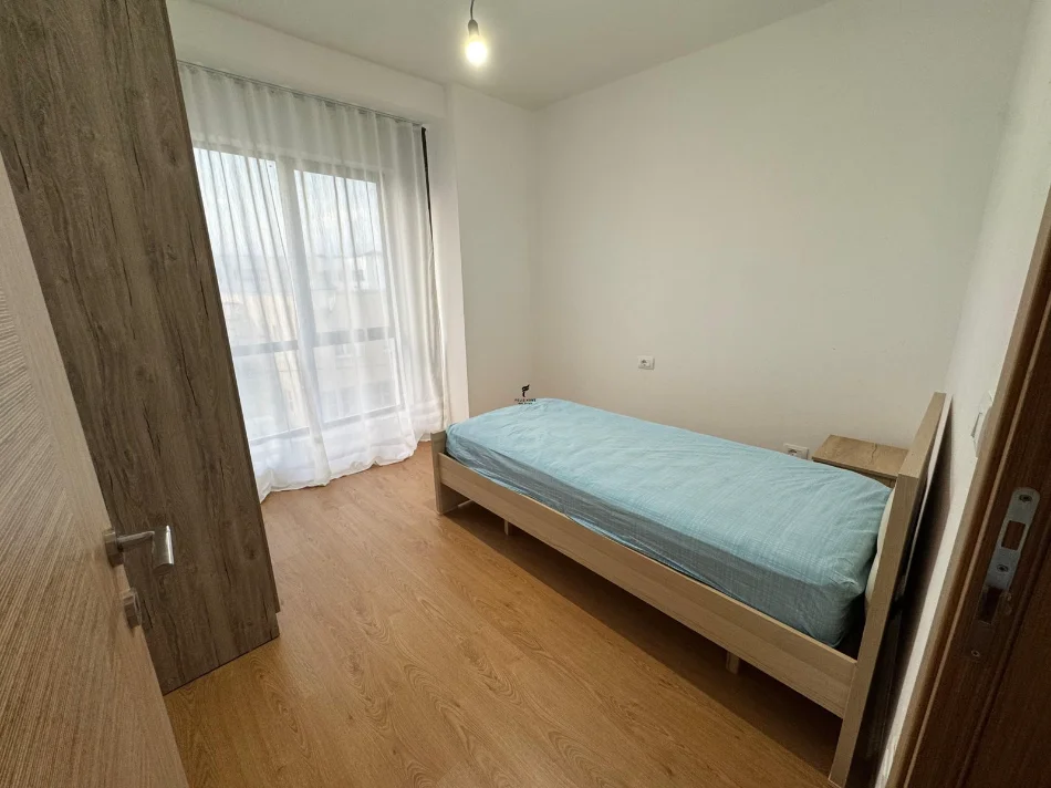 Tirane, jepet me qera apartament 3+1 Kati 1, 110 m² 500 € (5 MAJI)