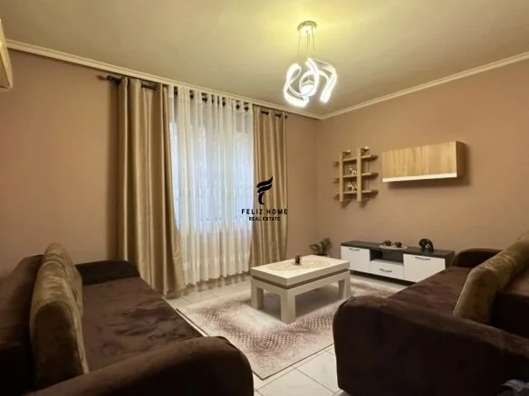 Tirane, jepet me qera apartament 1+1+Ballkon Kati 4, 75 m² 650 € (STACIONI TRENIT)