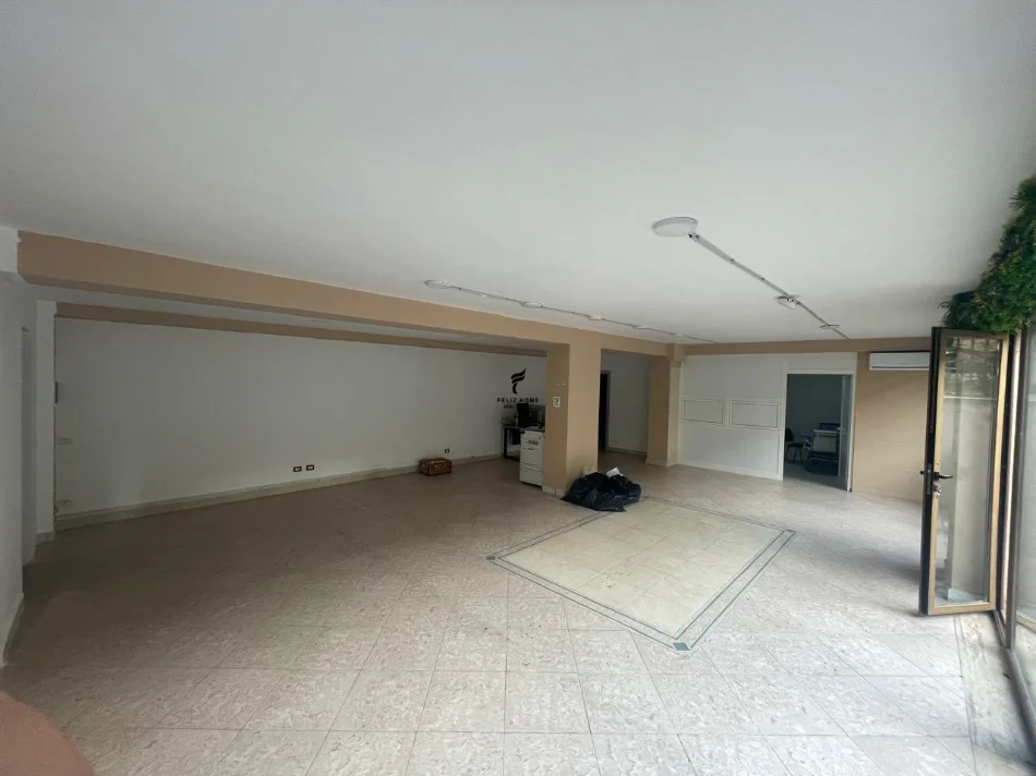 Tirane, jepet me qera zyre Kati -1, 163 m² 1.600 € (PAZARI I RI)