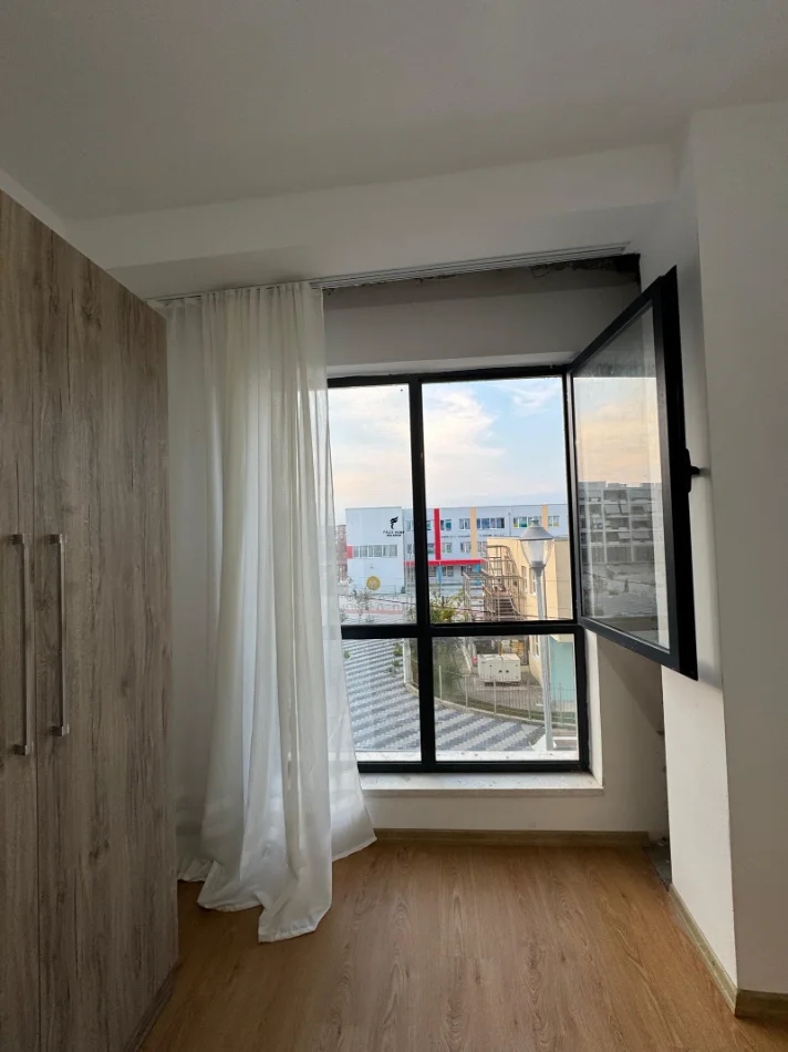 Tirane, jepet me qera apartament 3+1 Kati 1, 110 m² 500 € (5 MAJI)