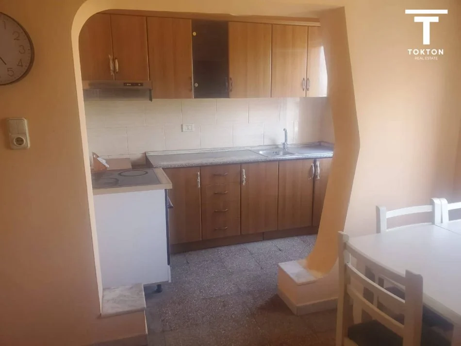 Tirane, jepet me qera apartament 3+1 Kati 5, 96 m² 550 € (Dibres, Kompleksi Halili)