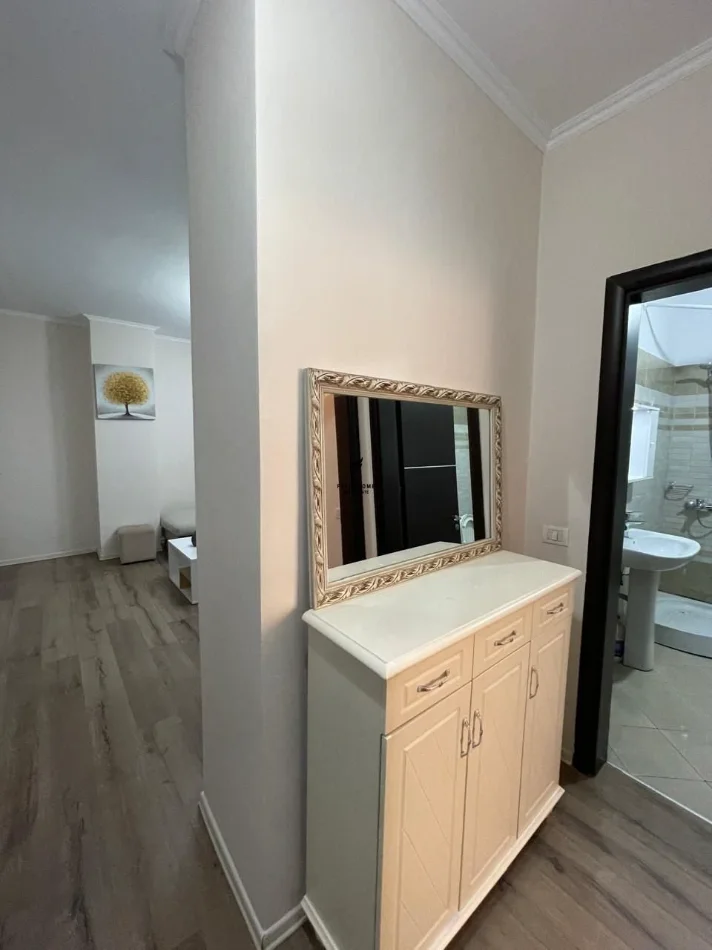 Tirane, jepet me qera apartament 2+1 Kati 3, 90 m² 450 € (FRESKU)
