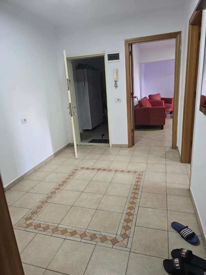 Tirane, jepet me qera apartament 2+1 Kati 4, 80 m² 650 € (9 KATESHET)