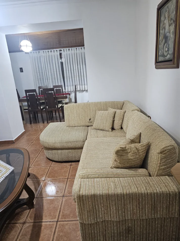 Tirane, jepet me qera apartament 2+1 Kati 1, 80 m² 500 € (VASIL SHANTO)