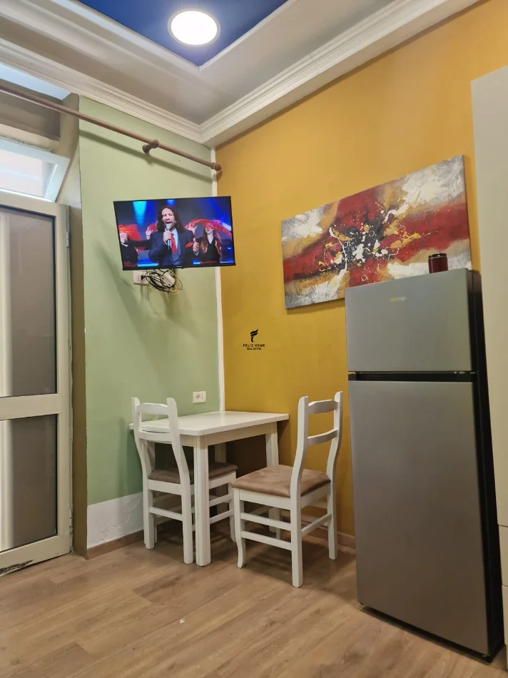 Tirane, jepet me qera garsonier Kati 1, 30 m² 300 € (KOMUNA E PARISIT)