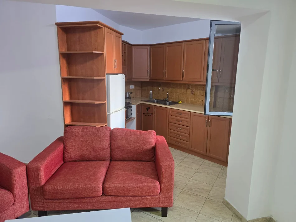 Tirane, jepet me qera apartament 2+1 Kati 4, 80 m² 650 € (9 KATESHET)