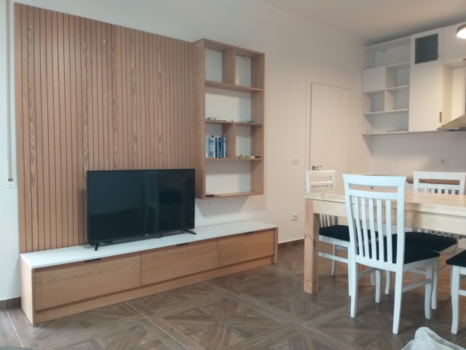 Tirane, jap me qera apartament 1+1+Ballkon Kati 6, 60 m² 450 € (Rr. Lucie Miloti)