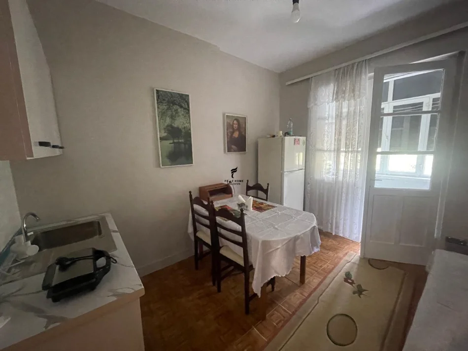 Tirane, jepet me qera apartament 2+1 Kati 4, 75 m² 500 € (ISH RESTORANT DURRESI)