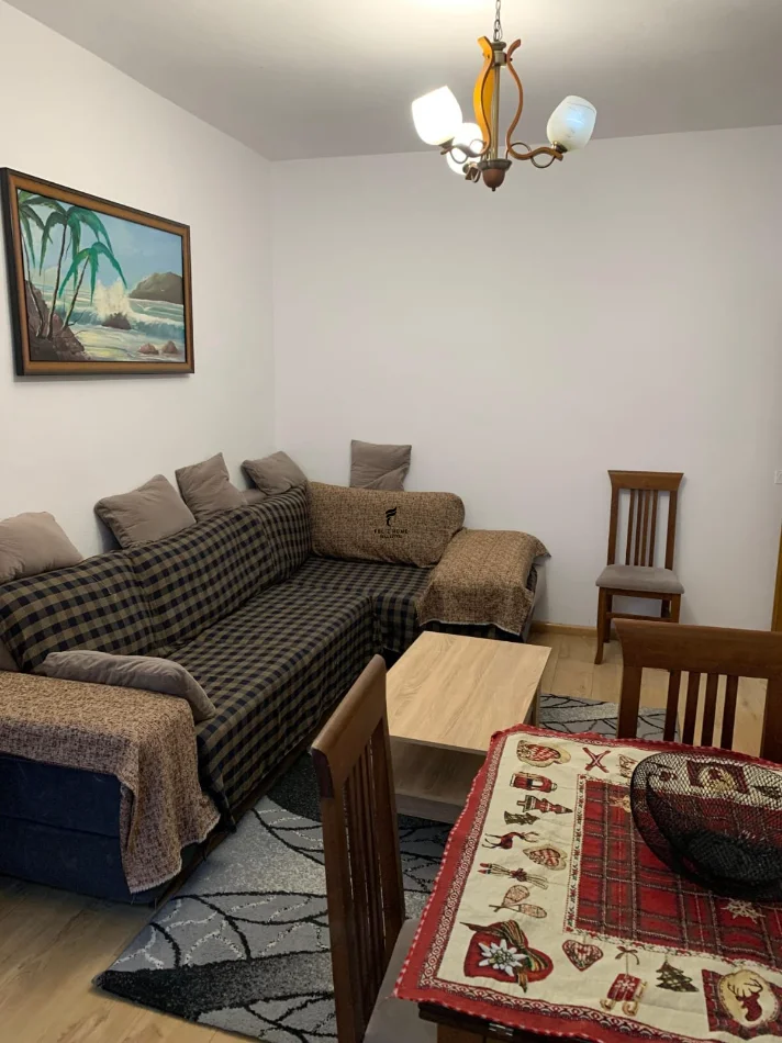 Tirane, jepet me qera apartament 2+1 Kati 1, 76 m² 550 € (PAZARI I RI)