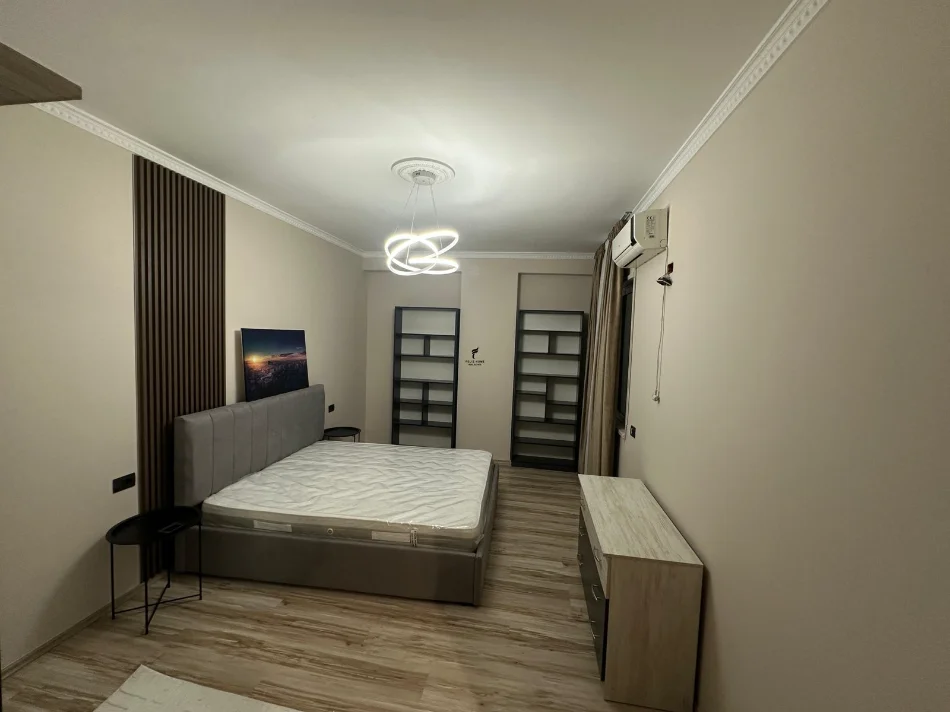 Tirane, jepet me qera apartament 2+1 Kati 5, 90 m² 650 € (KODRA E DIELLIT)