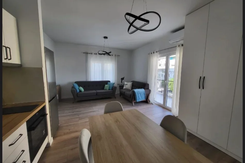 Tirane, jepet me qera apartament 1+1 Kati 4, 60 m² 550 € (ISH PARKU)