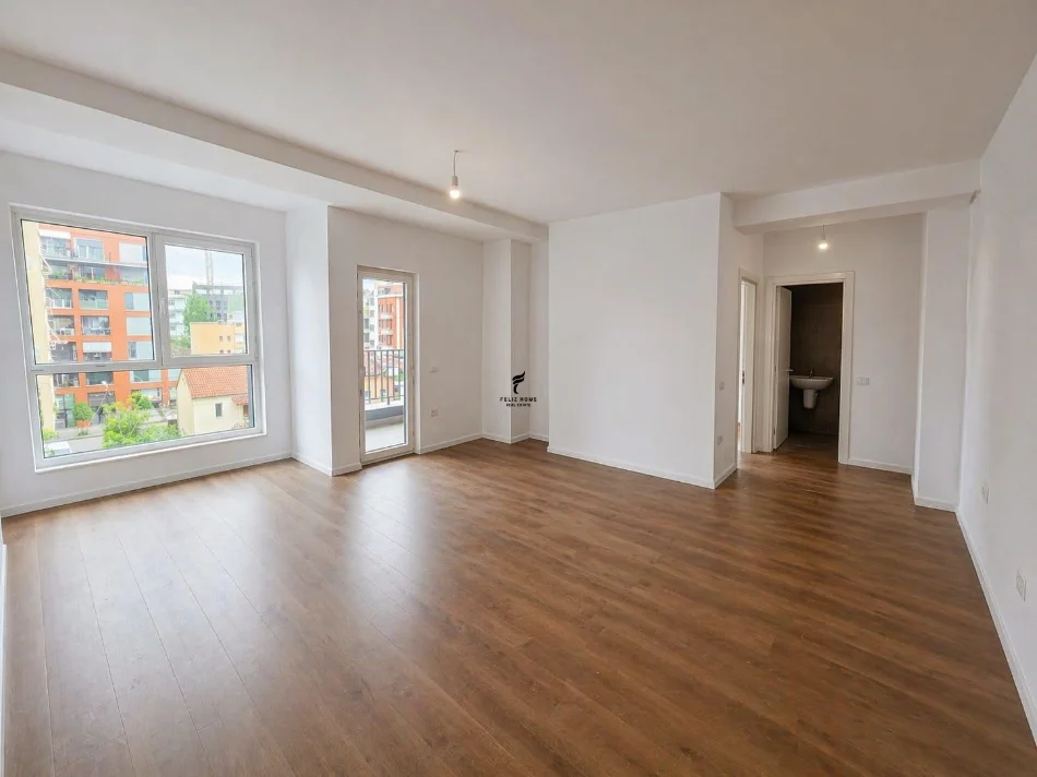 Tirane, jepet me qera zyre Kati 4, 66 m² 500 € (21 DHJETORI)