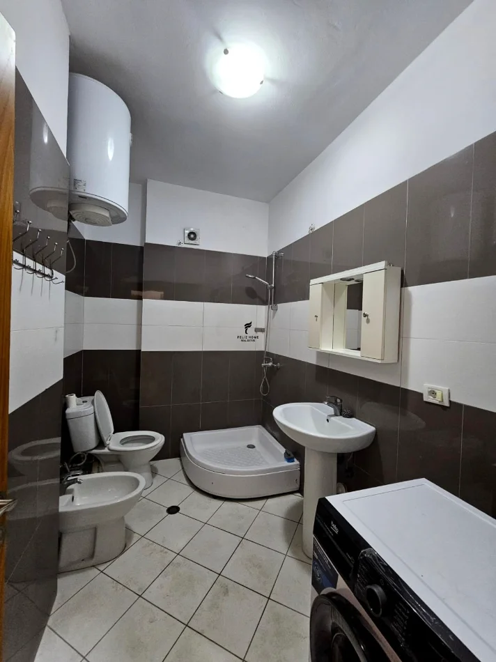 Tirane, jepet me qera apartament 2+1 Kati 5, 92 m² 500 € (YZBERISHT)