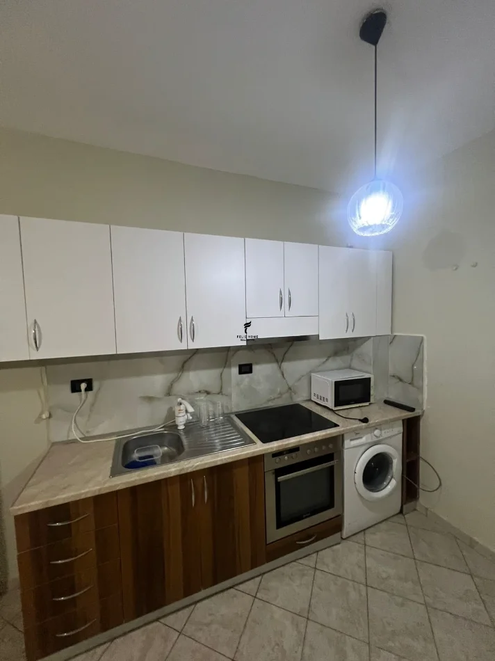 Tirane, jepet me qera apartament 1+1 Kati 2, 65 m² 450 € (RRUGA E KAVAJES)