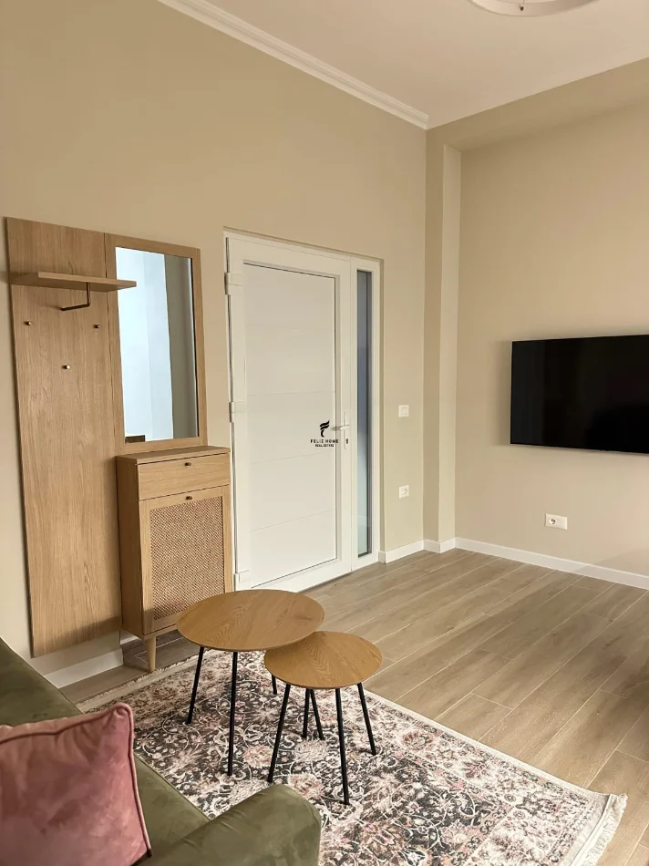 Tirane, jepet me qera apartament 1+1 Kati 1, 60 m² 450 € (OXHAKU)