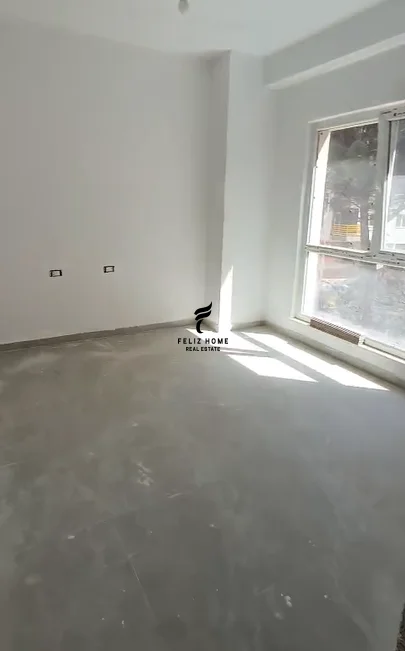 Tirane, jepet me qera apartament 2+1 Kati 1, 94 m² 800 € (LAPRAKE)