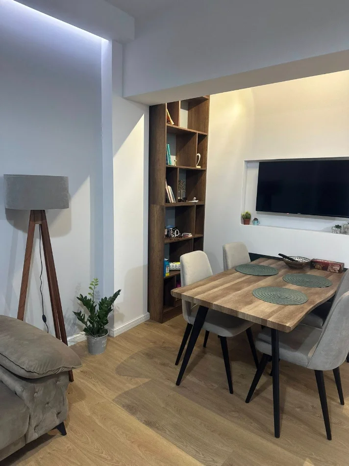Tirane, jepet me qera apartament 2+1 Kati 2, 90 m² 1.000 € (PAZARI I RI)