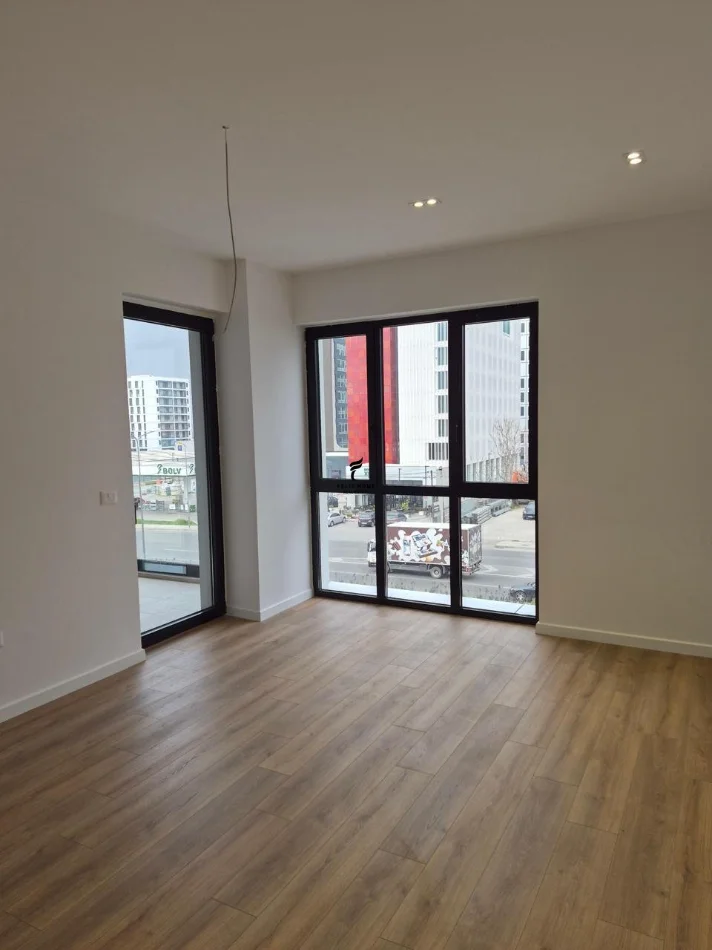 Tirane, jepet me qera zyre Kati 3, 65 m² 550 € (ISH DOGANA)