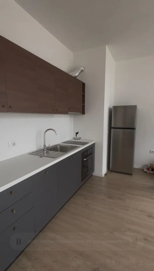 Tirane, jepet me qera zyre Kati 6, 60 m² 450 € (PAZARI I RI)