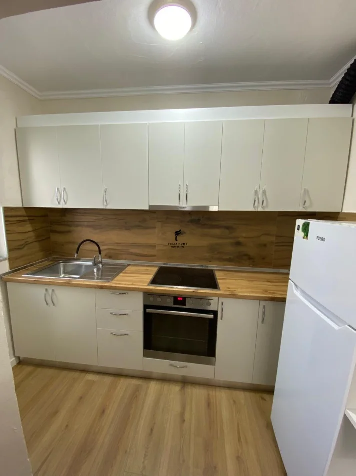 Tirane, jepet me qera apartament 2+1 Kati 4, 80 m² 650 € (MYSLYM SHYRI)