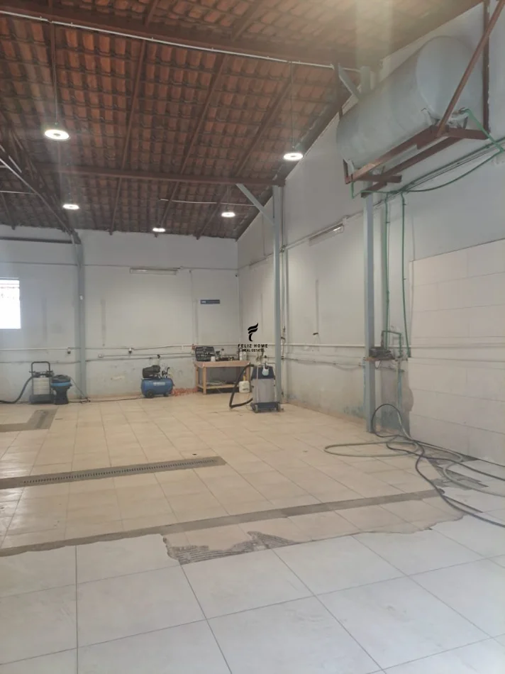 Tirane, jepet me qera magazine , 200 m² 2.000 € (PAZARI I RI)