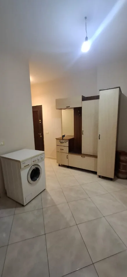 Tirane, jepet me qera apartament 1+1 Kati 3, 65 m² 400 € (LAPRAKE)