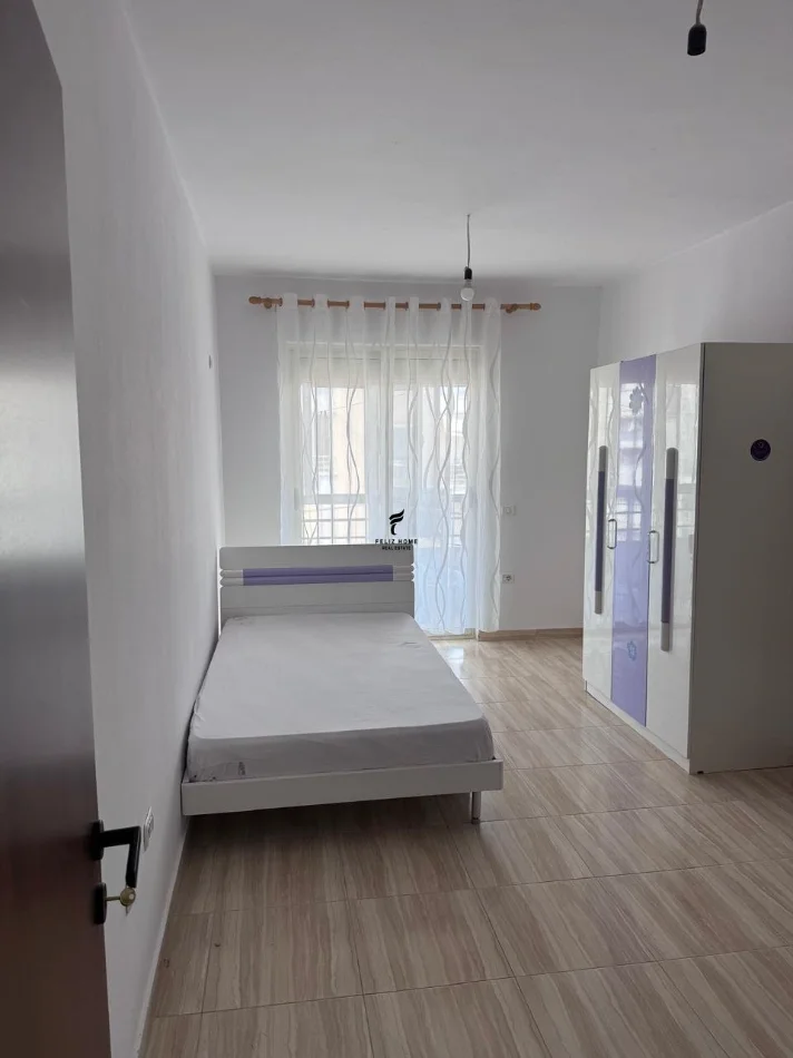 Tirane, jepet me qera 2+1 Kati 8, 70 m² 470 € (YZBERISHT)