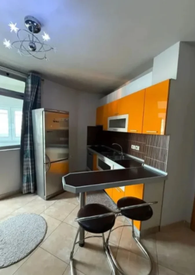 Tirane, jepet me qera apartament 2+1 Kati 4, 80 m² 650 € (IRFAN TOMINI)