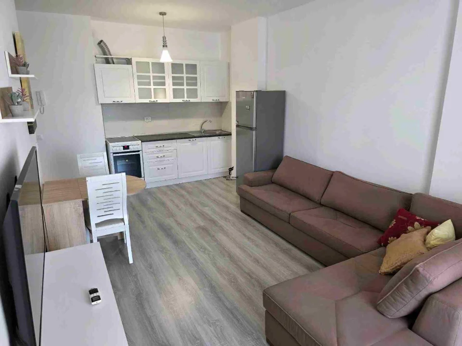 Tirane, jepet me qera apartament 1+1 Kati 4, 60 m² 550 € (LAPRAKE)