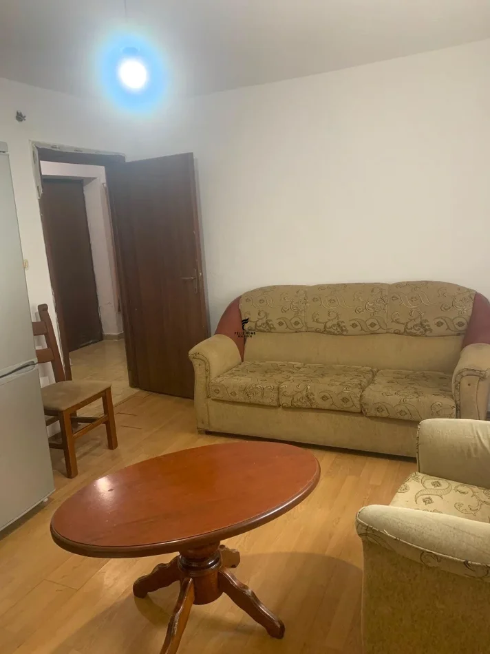 Tirane, jepet me qera apartament 1+1 Kati 1, 75 m² 400 € (RRUGA BARDHYL)