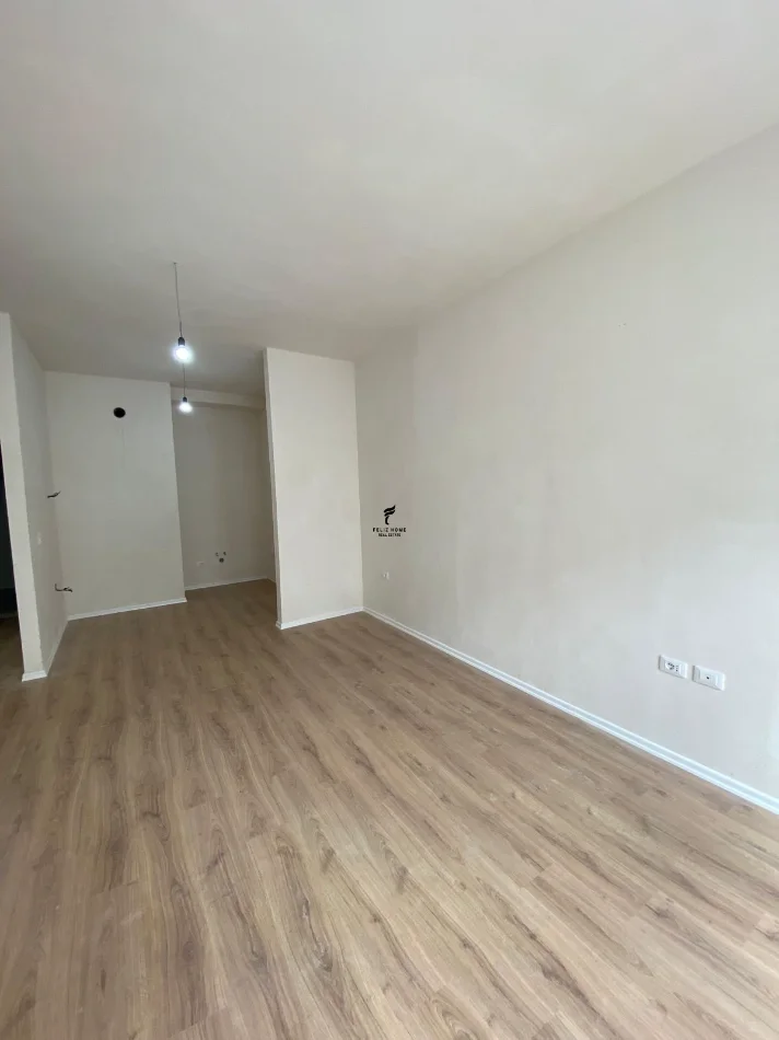 Tirane, shitet apartament 3+1 Kati 5, 125 m² 375.000 € (KOMUNA E PARISIT)