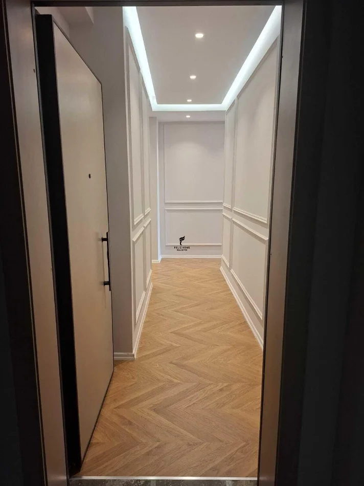 Tirane, jepet me qera zyre Kati 3, 116 m² 1.000 € (MINE PEZA)