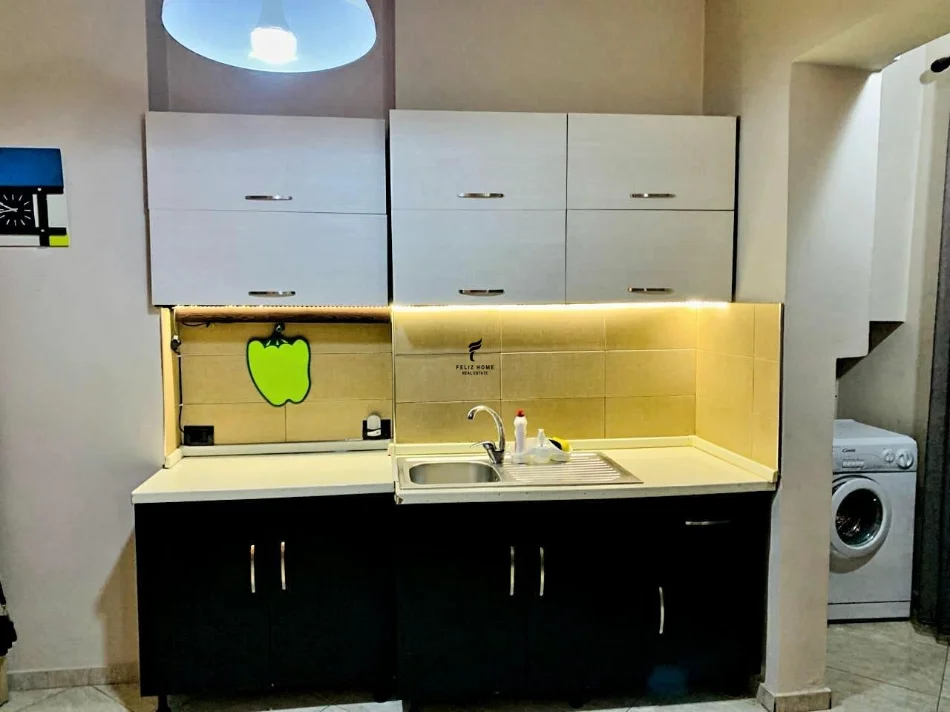 Tirane, jepet me qera apartament 1+1 Kati 4, 73 m² 600 € (RRUGA E KAVAJES)