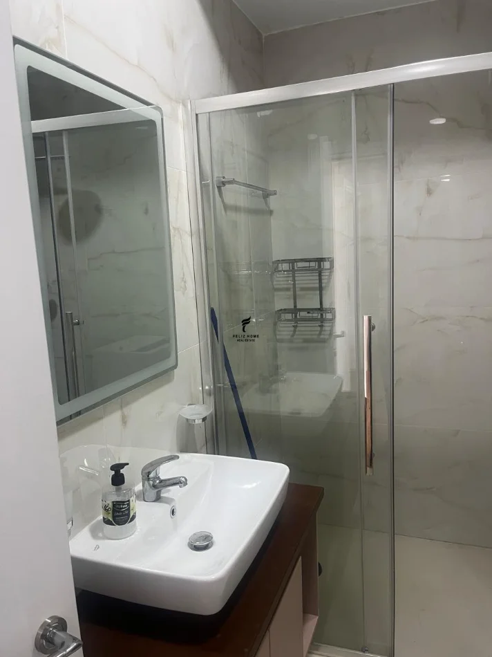 Tirane, jepet me qera apartament 3+1 Kati 9, 110 m² 850 € (QENDER)