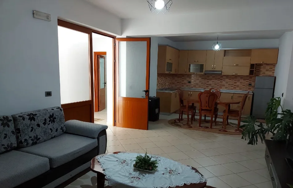 Tirane, jepet me qera apartament 1+1 Kati 1, 100 m² 500 € (STACIONI TRENIT)