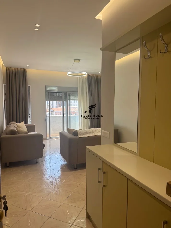 Tirane, jepet me qera apartament 2+1 Kati 5, 90 m² 500 € (SHKOLLA E BASHKUAR)