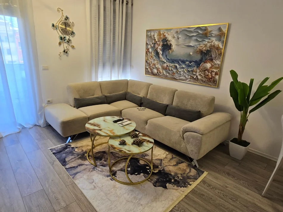 Tirane, jepet me qera apartament 1+1 Kati 3, 65 m² 600 € (ALI DEMI)