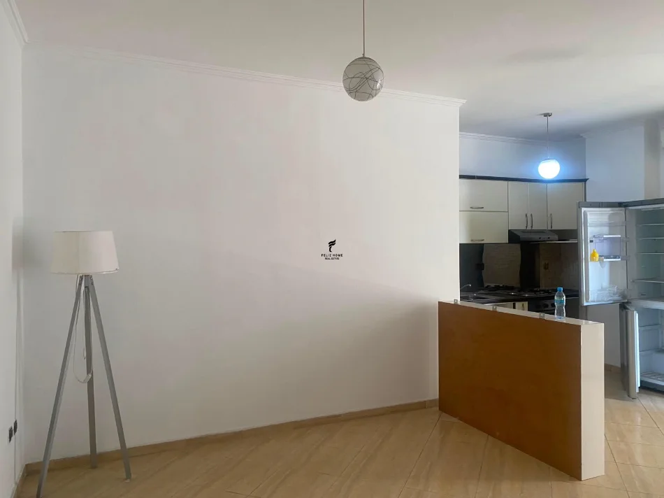 Tirane, jepet me qera apartament 2+1 Kati 3, 93 m² 700 € (PAZARI I RI)