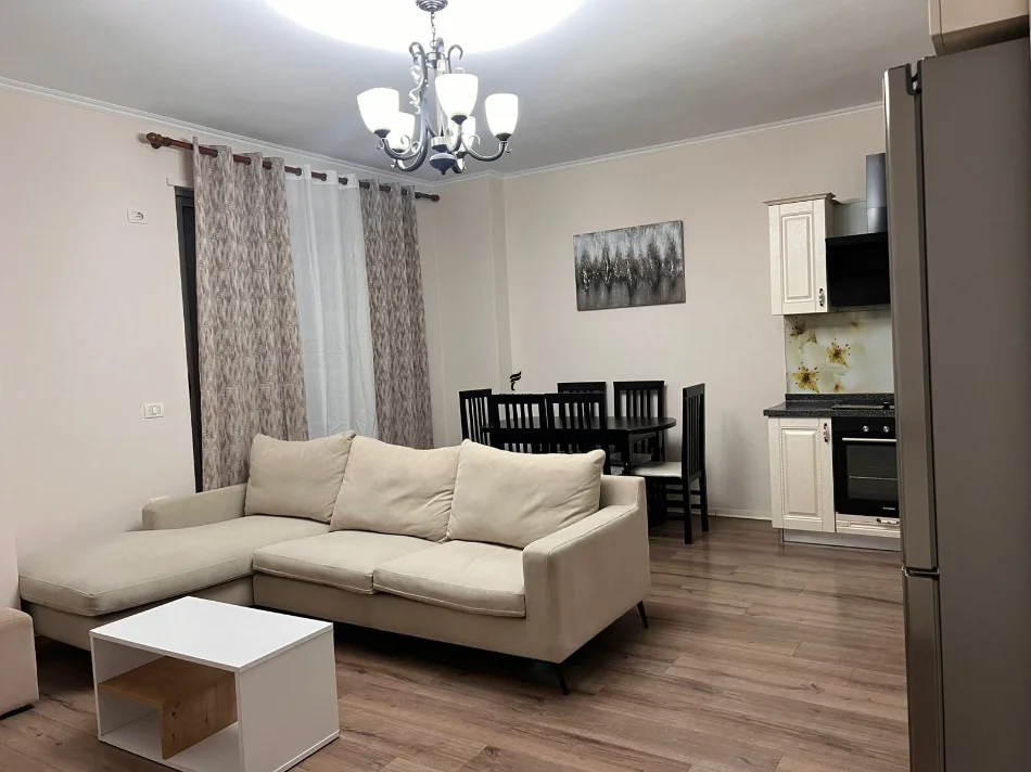 Tirane, jepet me qera apartament 2+1 Kati 3, 90 m² 450 € (FRESKU)